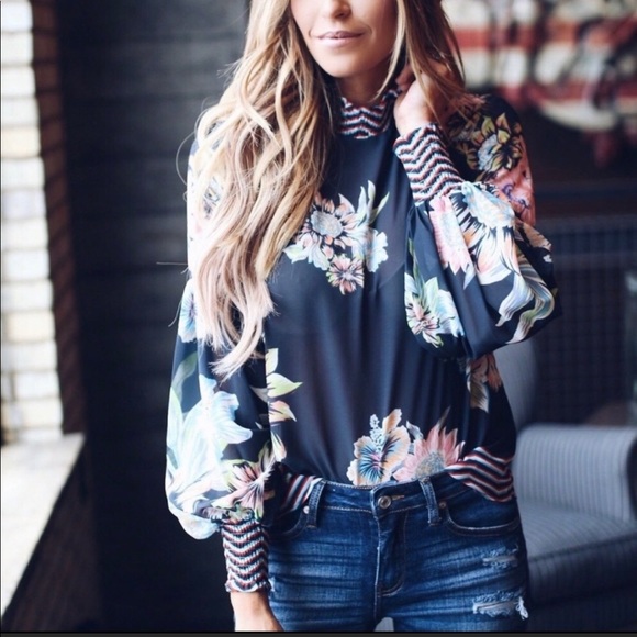 Vici Tops - Vici Fight For Love top